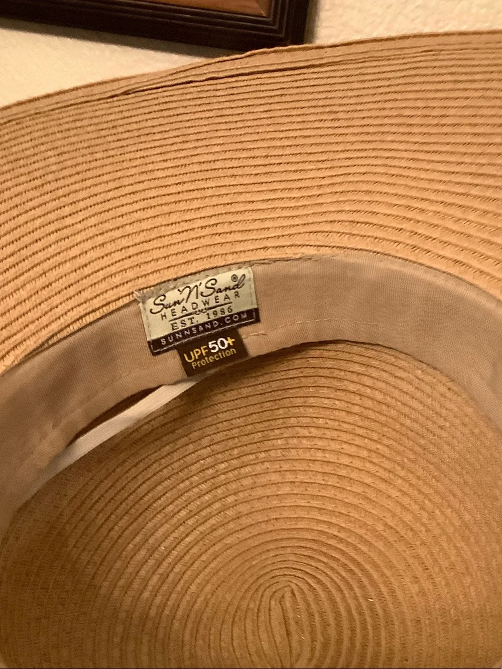 Elegant Tan Wide-Brim Straw Hat with Decorative Shell Accents - Picture 3 of 6